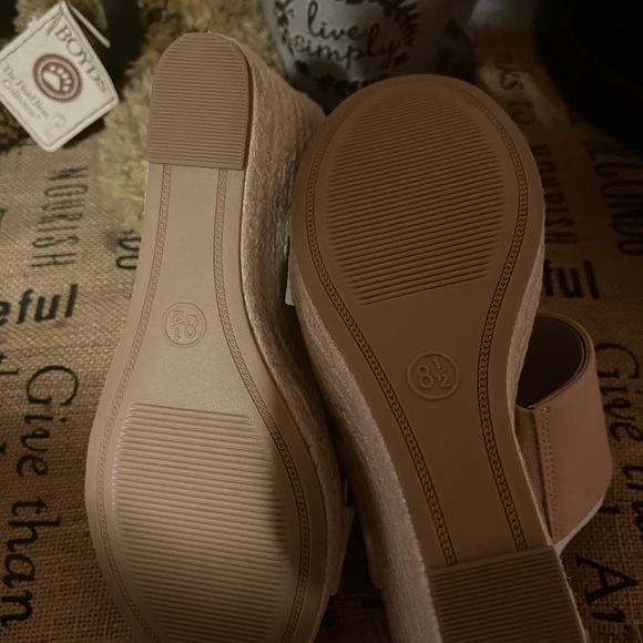 New with tags new day heel sandals - Picture 3 of 3